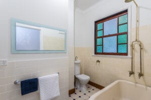 86 Arthur Terrace, RED HILL, QLD 4059 AUS