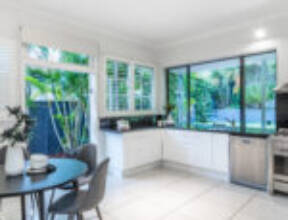 86 Arthur Terrace, RED HILL, QLD 4059 AUS