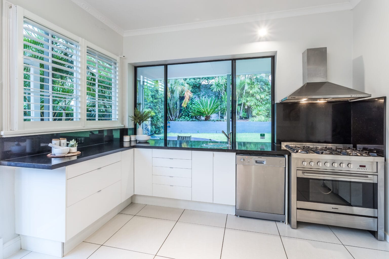 86 Arthur Terrace, RED HILL, QLD 4059 AUS