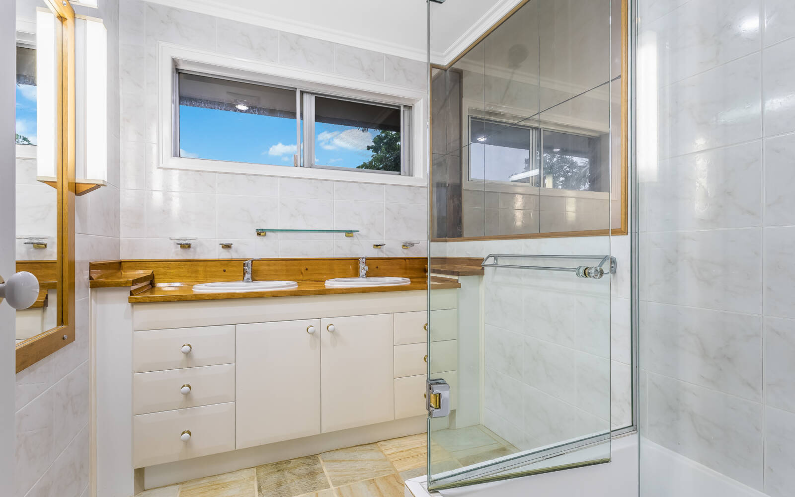 8 Ramor Street, KENMORE, QLD 4069 AUS