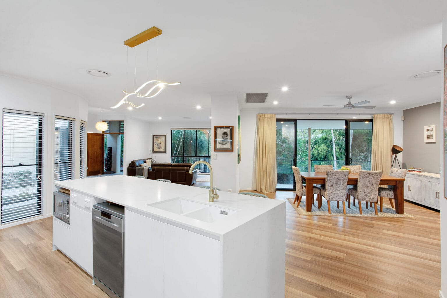 16 Ogle Place, PULLENVALE, QLD 4069 AUS