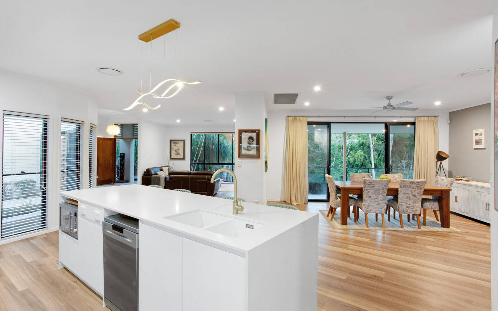16 Ogle Place, PULLENVALE, QLD 4069 AUS