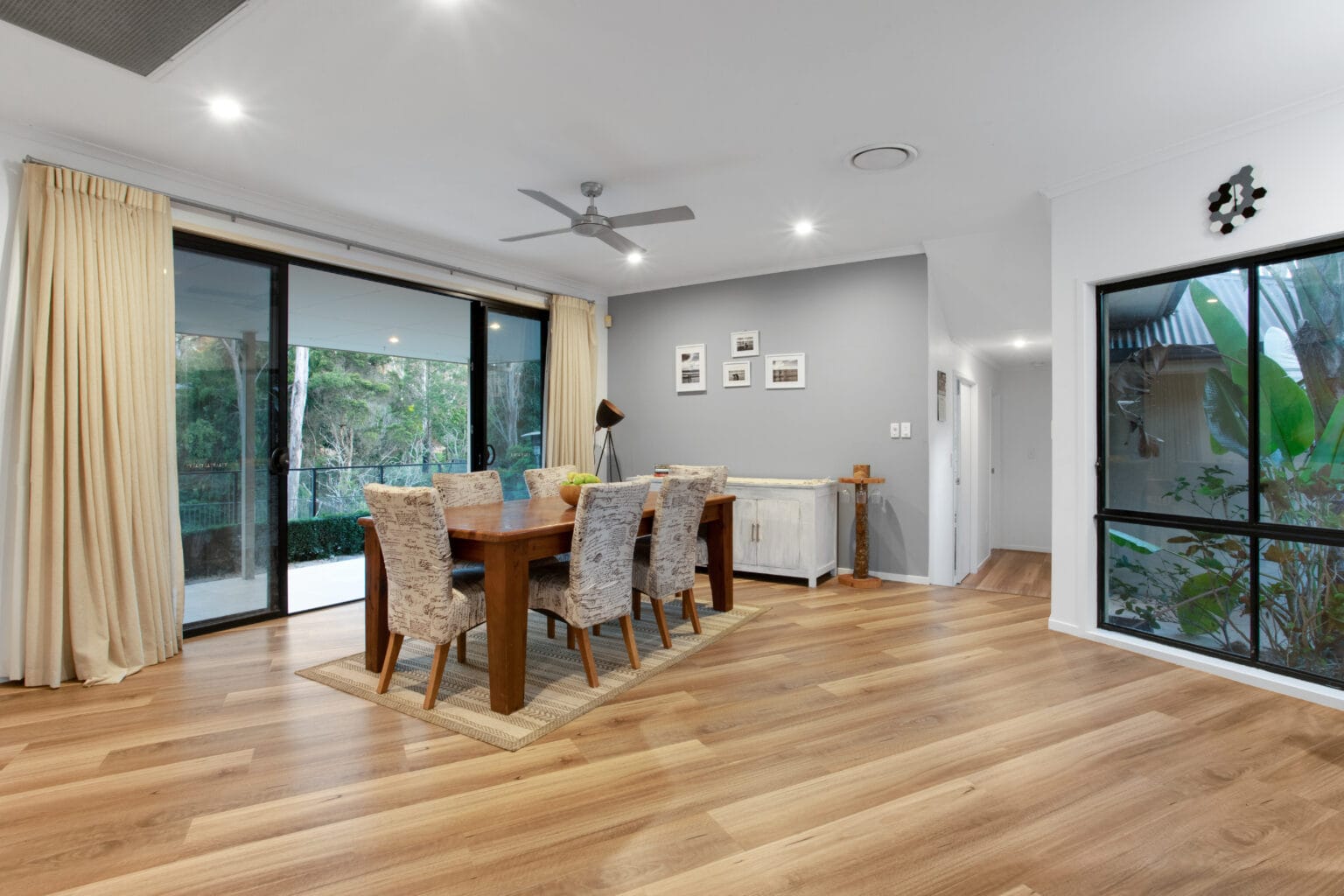 16 Ogle Place, PULLENVALE, QLD 4069 AUS