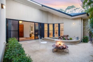 16 Ogle Place, PULLENVALE, QLD 4069 AUS