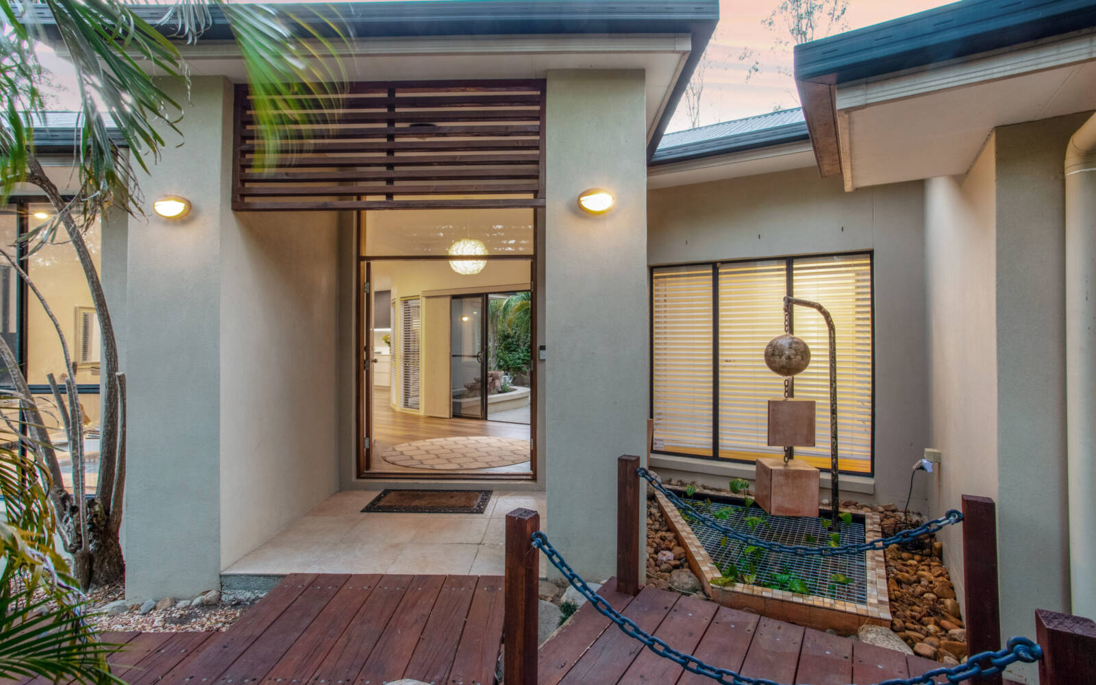 16 Ogle Place, PULLENVALE, QLD 4069 AUS