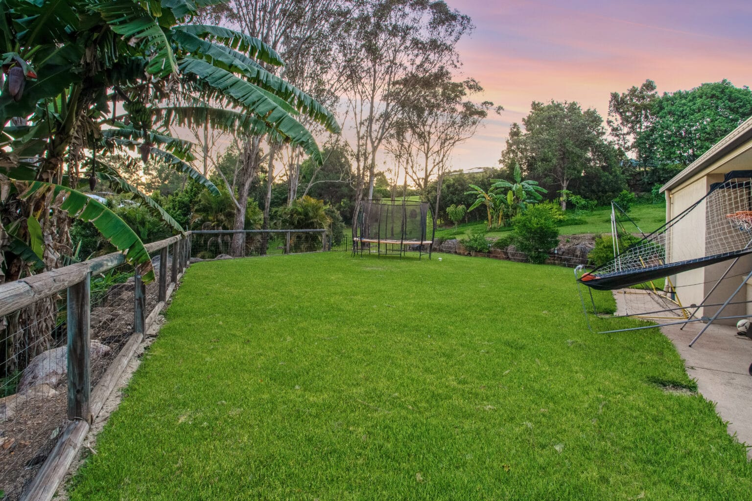 16 Ogle Place, PULLENVALE, QLD 4069 AUS