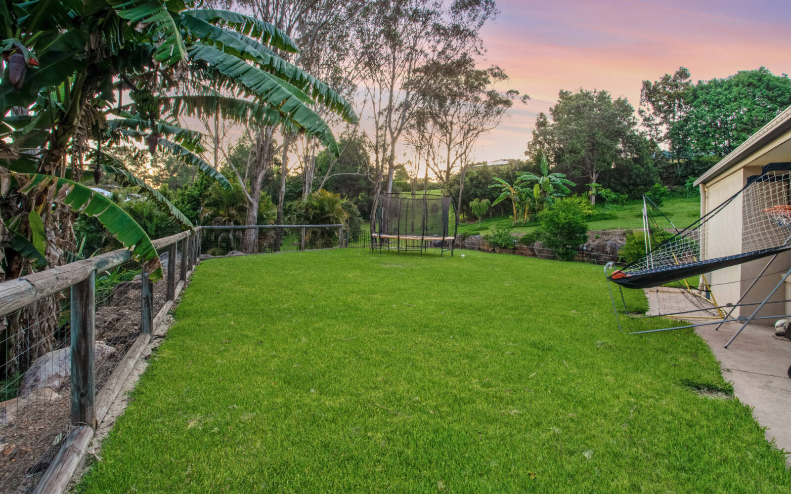 16 Ogle Place, PULLENVALE, QLD 4069 AUS