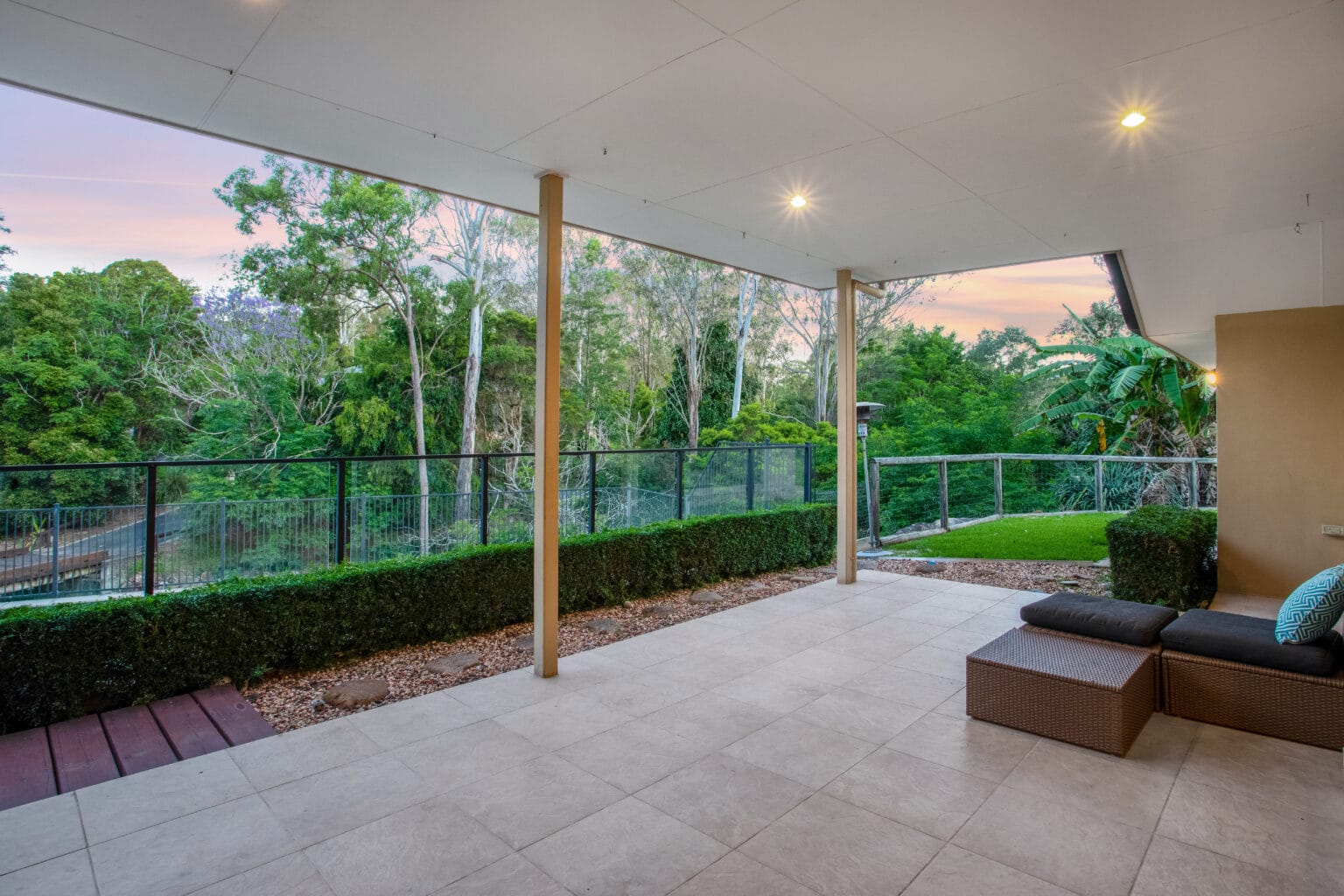 16 Ogle Place, PULLENVALE, QLD 4069 AUS