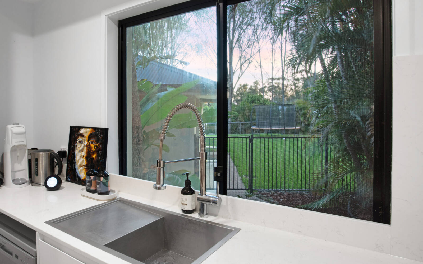 16 Ogle Place, PULLENVALE, QLD 4069 AUS