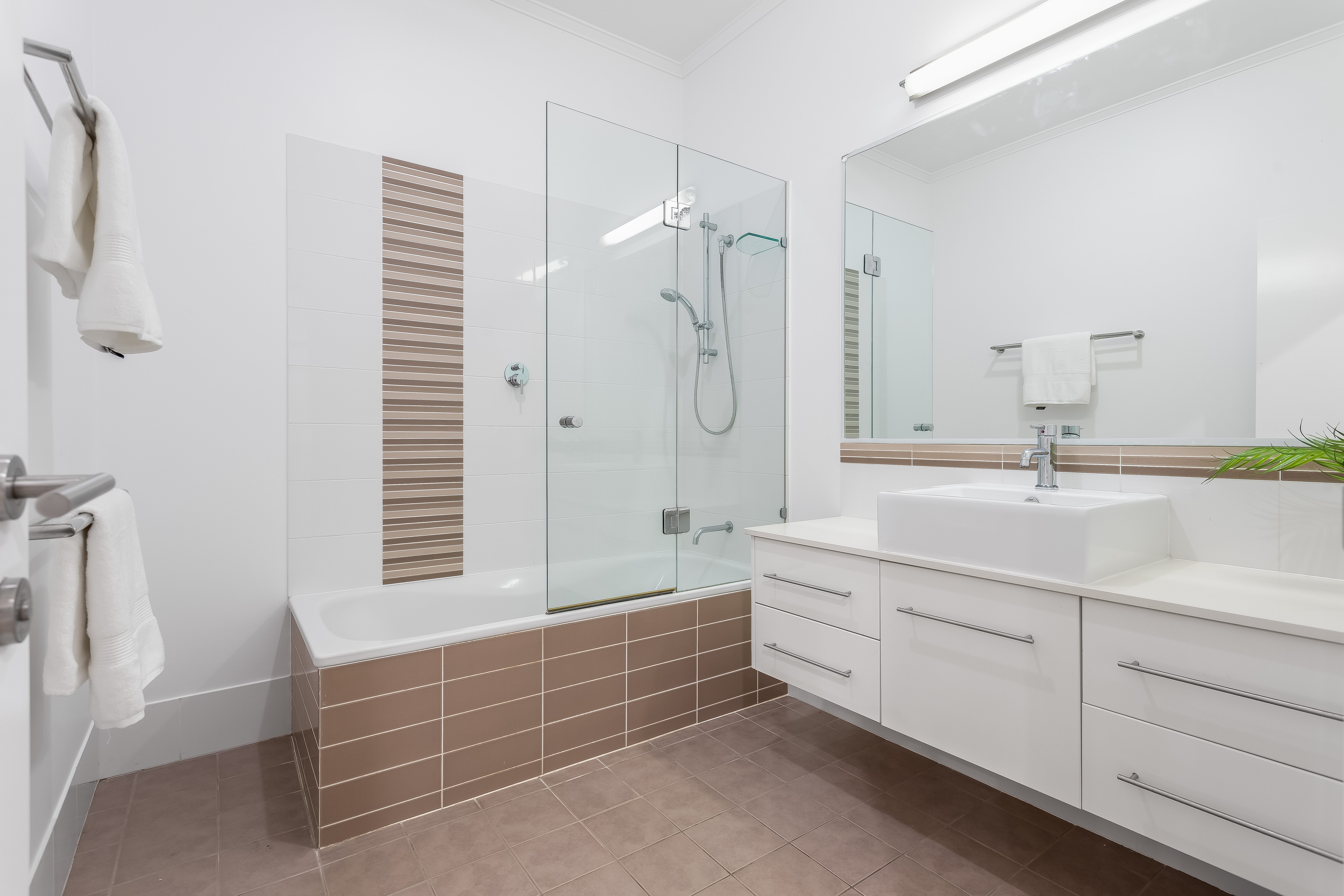 24 Praed Street, RED HILL, QLD 4059 AUS